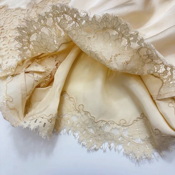 Doen Cream Lace Trim Shorts - Picture 6 of 8